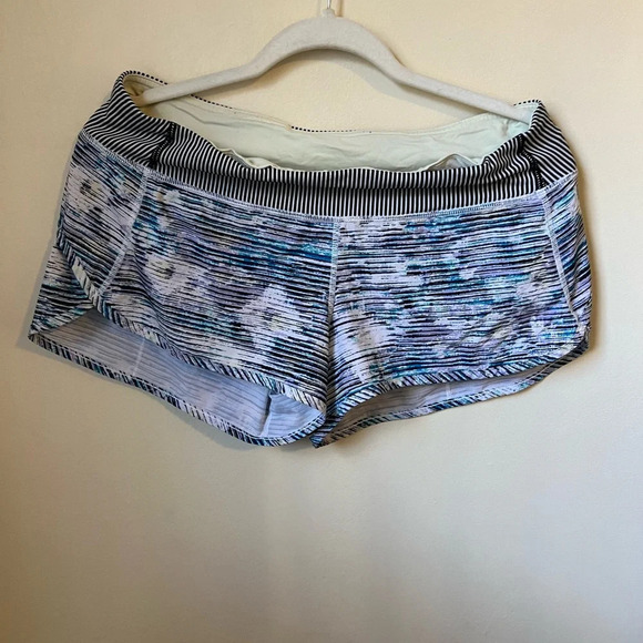 Lululemon Speed Short in Blurry Belle, size 8 - Picture 2 of 4
